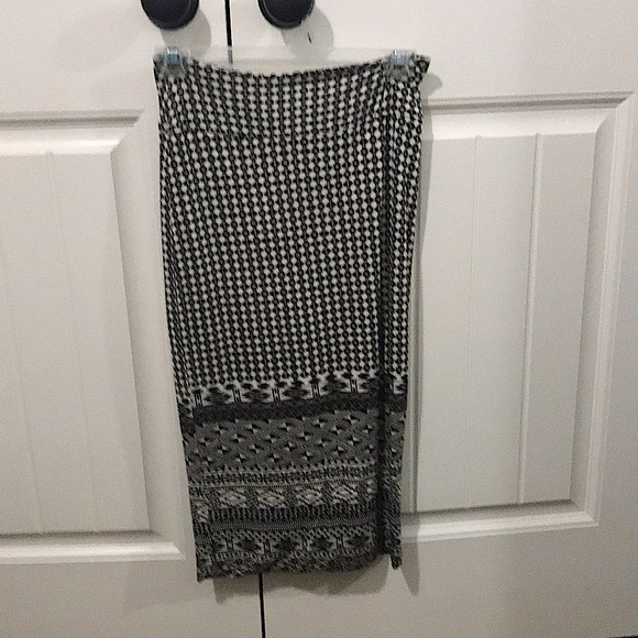 Black and cream patterned skirt - Picture 1 of 2